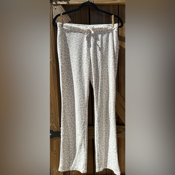 Old Navy Other - Old Navy Pajama Pants Cheetah Cream Small Draw String Waist